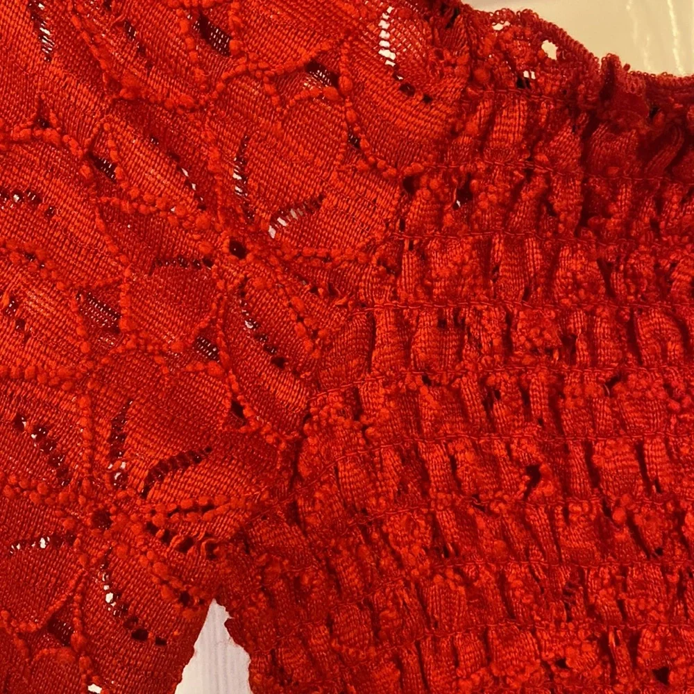 Red top - Picture 3 of 4